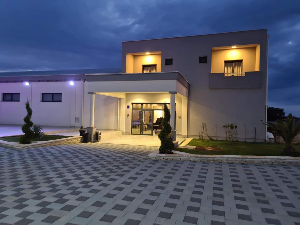 Diamond Hotel นิน ภายนอก รูปภาพ
